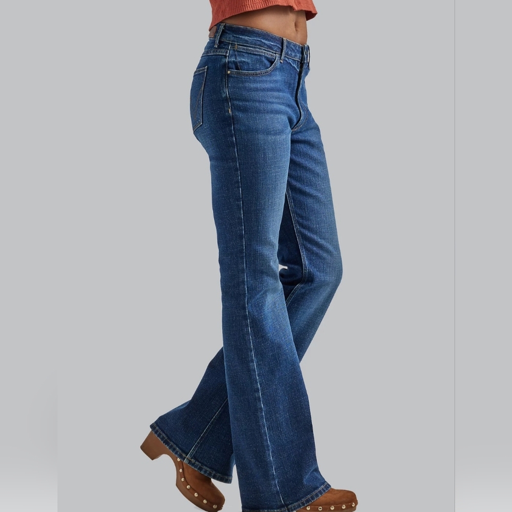 NWT Wrangler High Rise Fierce Flare Med Wash Jeans Size 14 32x32 Western Rodeo